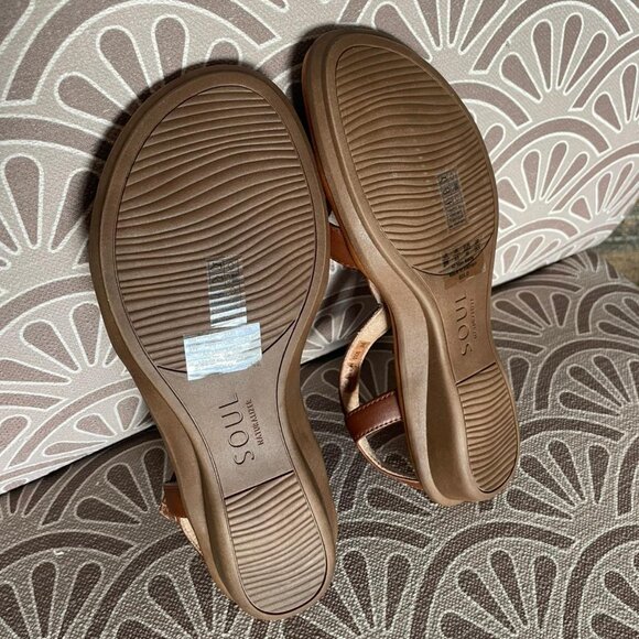 (9 Wide) Brand New Brown Naturalizer Sandals - Picture 3 of 4